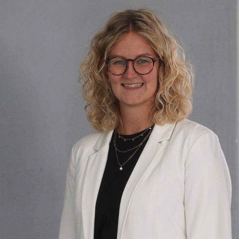 Headshot of Julia Mergl