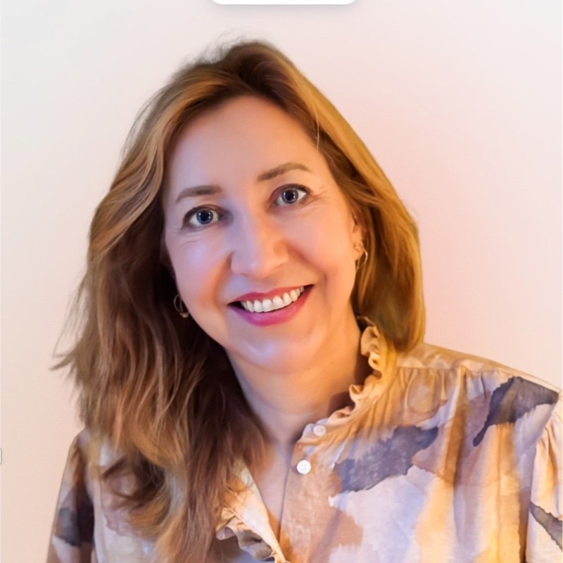 Headshot of Anke Schramm