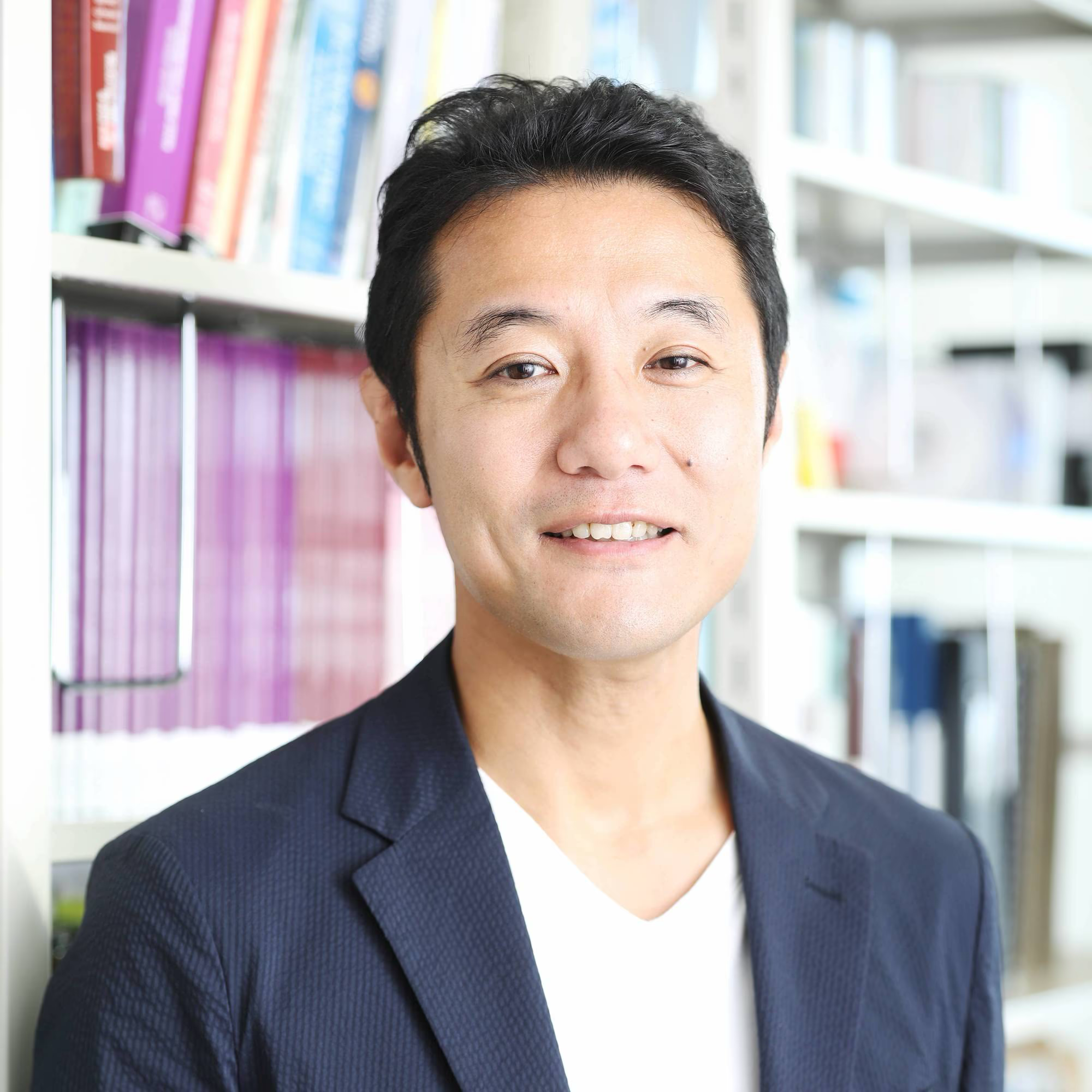 Headshot of Akira Iriyama