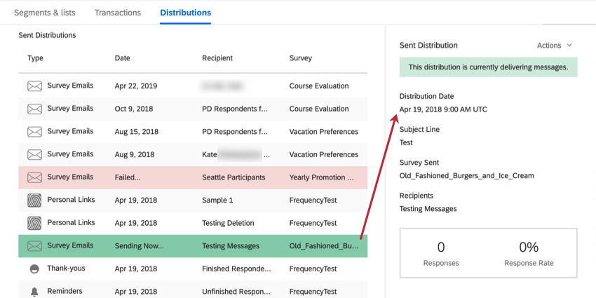Technologie de distributions passées - une est sélectionnée et surlignée, une autre est en rose parce quelle a échoué