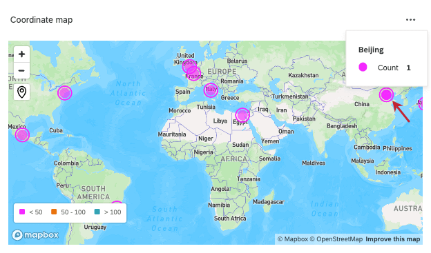 imagen que muestra cómo aparece el nombre de un lugar en un punto de datos en lugar de una coordenada.