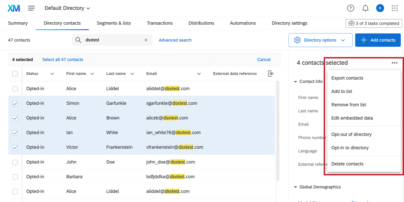 Imagem de vários contatos selecionados na guia Contatos Diretório, botão de 3 pontos na extrema direita expandido para mostrar um menu de ações em massa