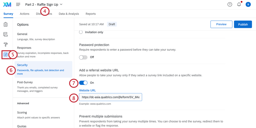 Navegando a la sección de seguridad de las opciones de la encuesta y agregando una URL de referencia que es el enlace anónimo de la primera encuesta.