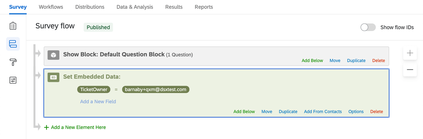 Imagen de datos embebidos en el flujo de la encuesta. Es un bloque verde que aparece después del bloque de preguntas principal y dice: TicketOnwer = barnabys+qxm@dsxtest.com