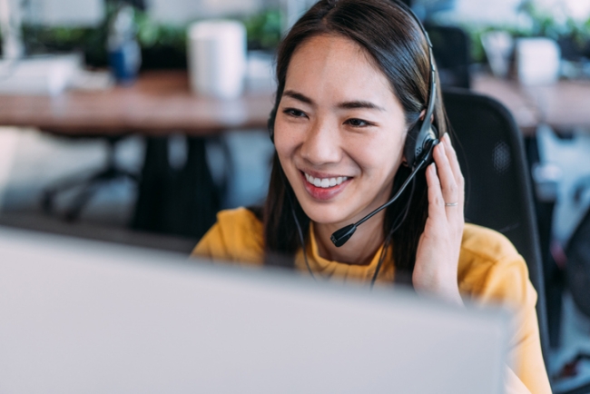 Customer service agent delivering proactive support