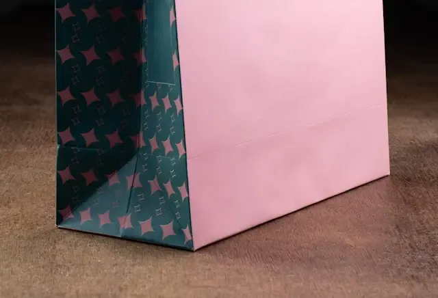 Pink shopping bag with green stars