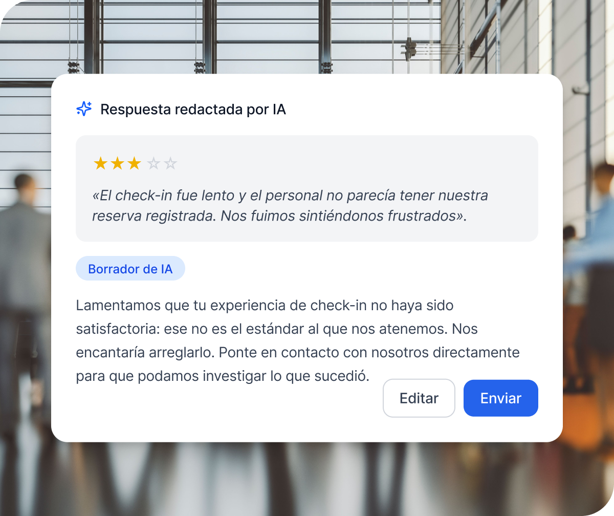Qualtrics genera respuesta de IA a reseña de 3 estrellas sobre check-in lento y reserva no registrada, con borrador personalizado listo para editar y enviar.