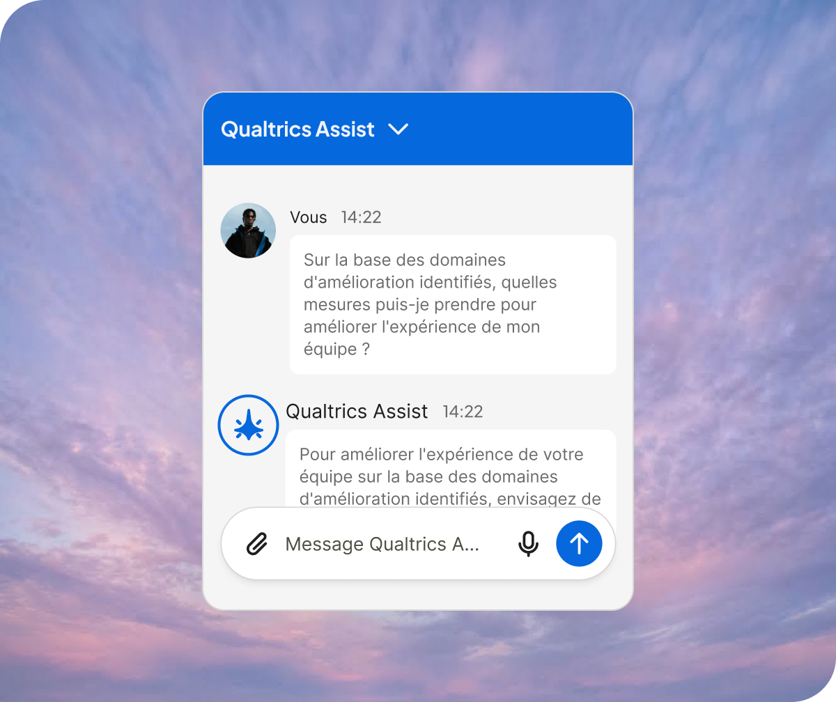 Qualtrics Assist répond à une question sur l'amélioration de l'expérience équipe en proposant des recommandations personnalisées basées sur les domaines d'amélioration identifiés.
