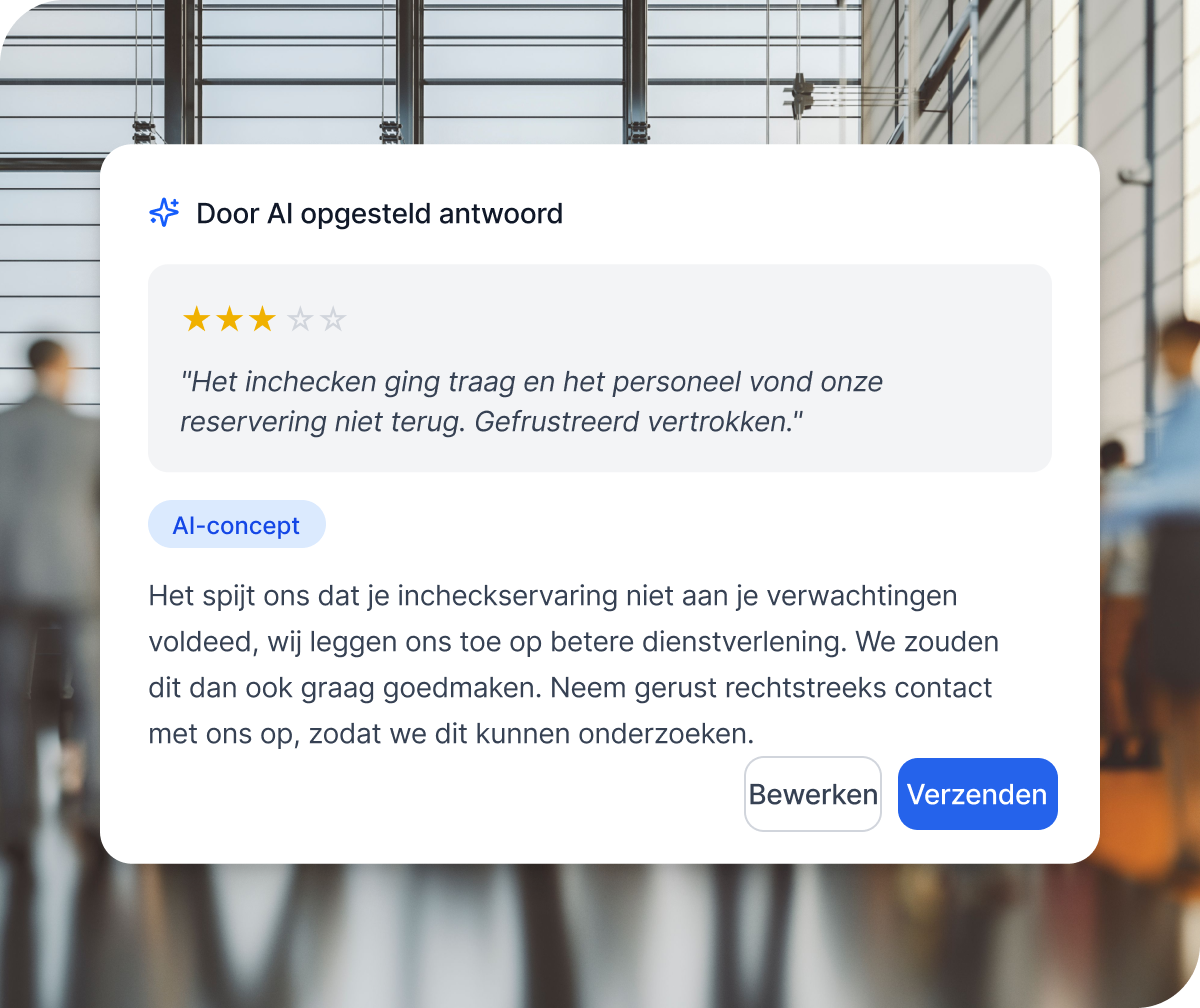 Qualtrics XM-paneel met door AI opgesteld antwoord op een beoordeling van 3 sterren over een trage incheckervaring met bewerkings- en verzendknop