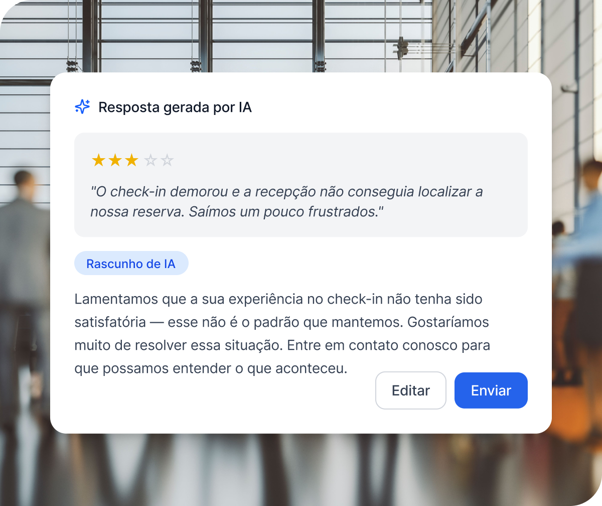 Painel Qualtrics XM com resposta gerada por IA a uma avaliação de 3 estrelas sobre experiência de check-in negativa com rascunho editável