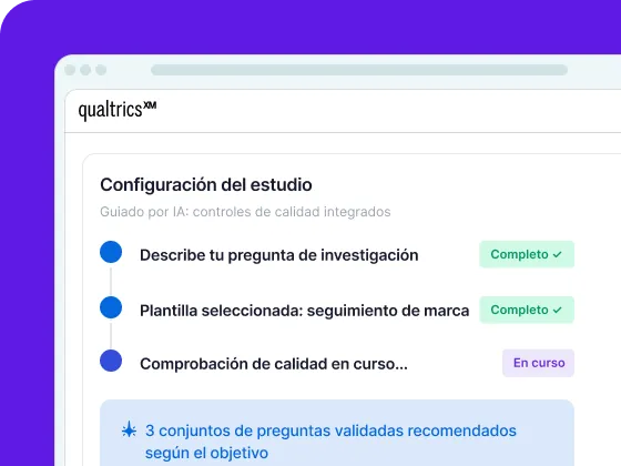 Una imagen de una ventana de asistente digital en Qualtrics XM titulada “Configuración del estudio”. Muestra una lista de comprobación secuencial vertical con el progreso: dos pasos marcados en verde como “Completo” (“Describe tu pregunta de investigación” y “Plantilla seleccionada: seguimiento de marca”) y un tercer paso marcado en morado como “En curso” (“Comprobación de calidad en curso...”).