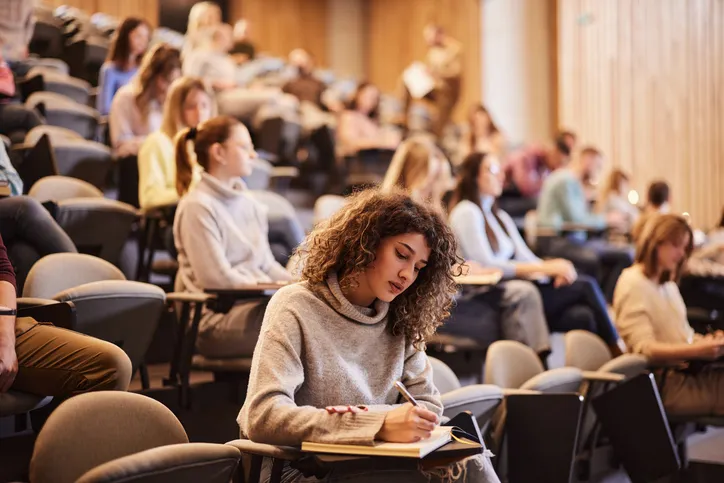 Course Reviewing The Complete Guide to Course Evaluations - Qualtrics