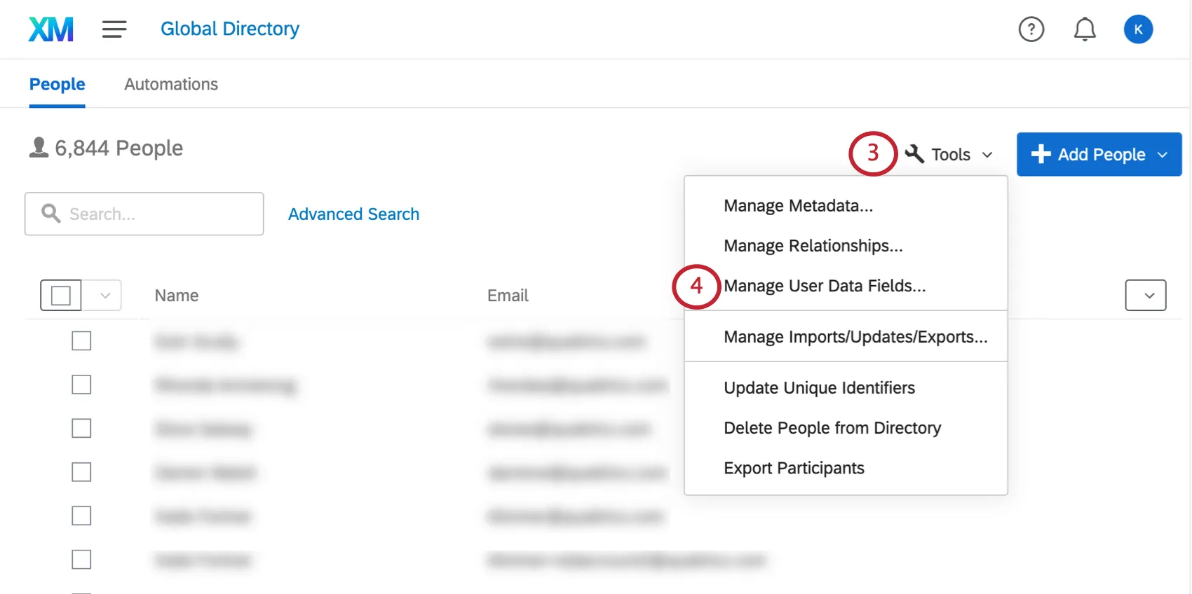 o diretório dos colaboradores. o menu ferramentas é aberto e a opção gerenciar campos de dados do usuário é selecionada
