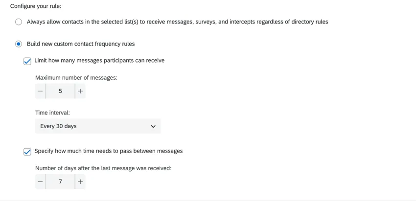 regla personalizada donde solo se pueden enviar 5 invitaciones a encuesta por mes y solo se puede enviar una invitación cada 7 días.