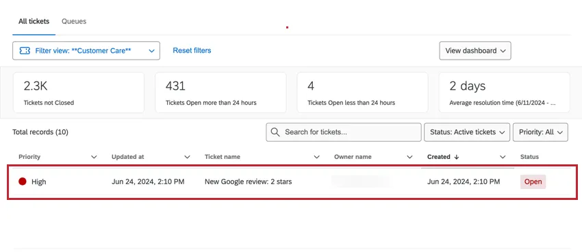 Un ticket en la página de seguimiento que está resaltado
