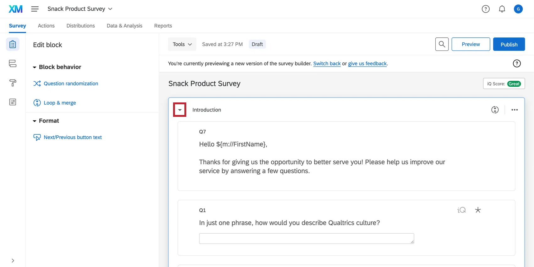 Der Pfeil oben links ist hervorgehoben und zeigt an, wo ein Block zugeklappt werden soll.