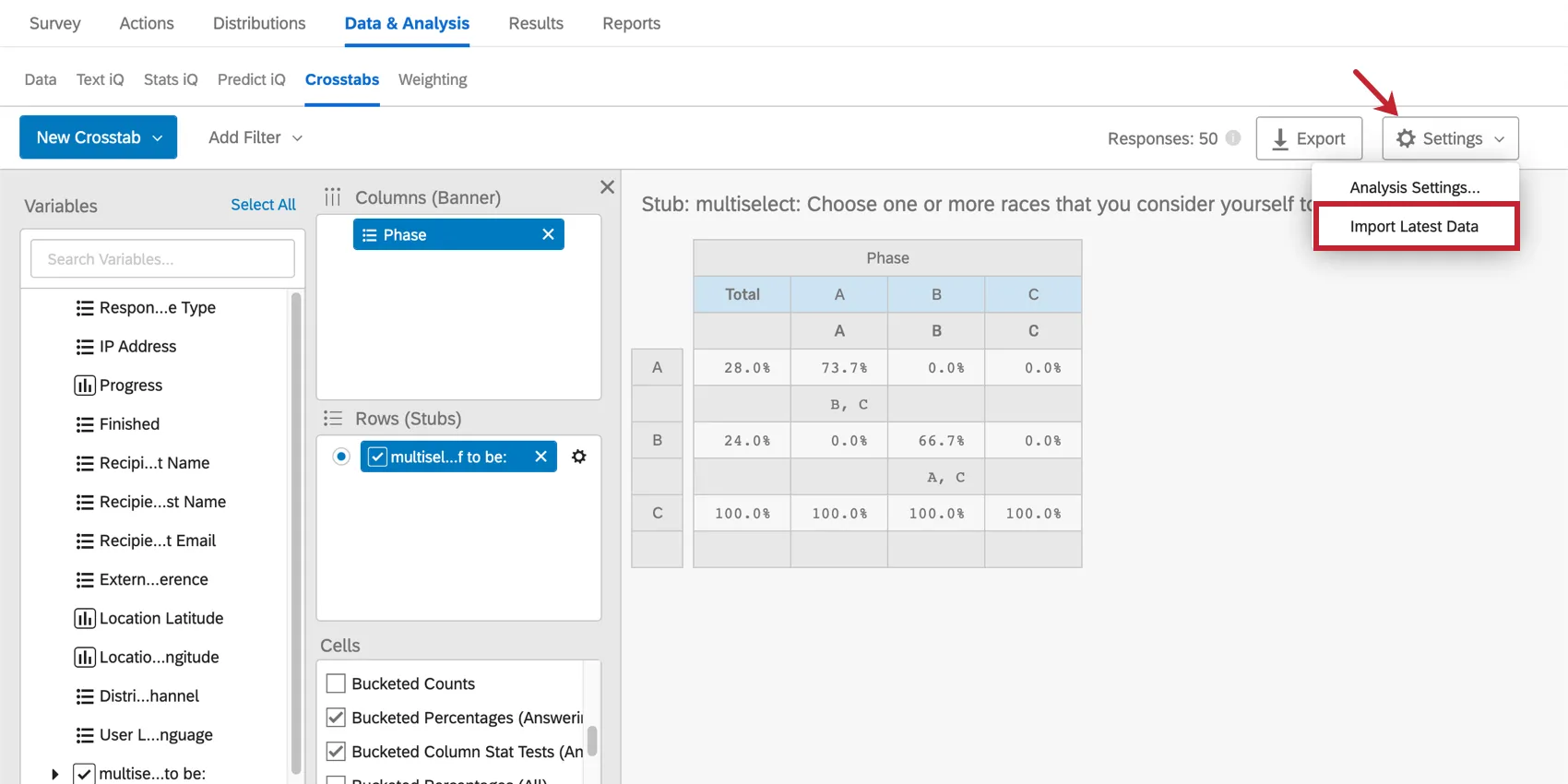 Botón blanco en la esquina superior derecha, tiene un engranaje.