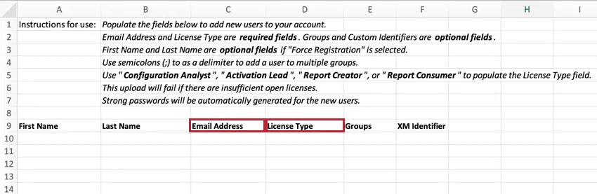 Insira os seguintes detalhes no modelo do Microsoft Excel: Endereço de e-mail do usuário na coluna Endereço de e-mail. Selecione uma licença para o usuário na coluna License Type (Tipo de licença ).