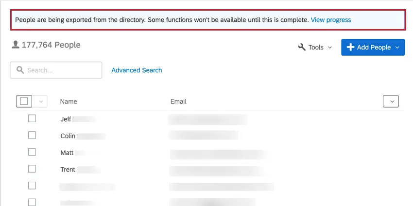 die Meldung, dass ein Job ausgeführt wird, oben im Verzeichnis