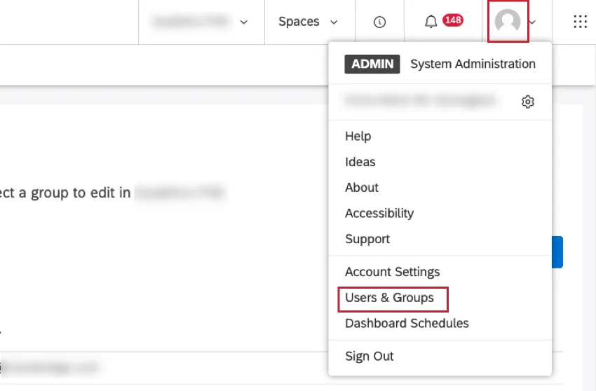 Para acceder a la página Usuarios y grupos, haga clic en el ícono de perfil en el área de navegación superior en Studio y seleccione Usuarios y grupos en el menú.