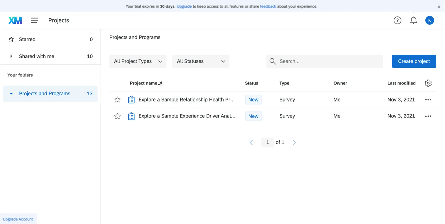 Una imagen de una cuenta donde se ha activado una prueba, con dos proyectos. Se denominan Explore un muestra de proyecto de salud relación de qualtrics y Explore un muestra de análisis de impulsores de experiencia de qualtrics.